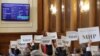 По време на гласуването за военна помощ за Украйна депутатите от БСП издигнаха листове хартия с надпис "Не на оръжията. МИР". Социалистите и "Възраждане" бяха единствените две партии, които гласуваха против предоставянето на оръжия