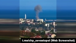Про звуки вибухів також повідомляли у соцмережах