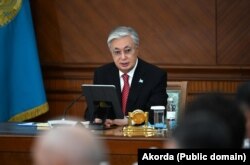 Қазақстан президенті Қасым-Жомарт Тоқаев үкіметтің кеңейтілген жиынында отыр. Астана, 7 ақпан, 2024 жыл.