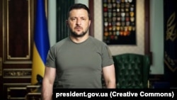За словами президента, на засіданні Ставки розглянули постачання боєприпасів для артилерії – «для сходу і півдня»