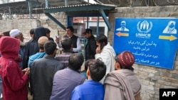له پاکستانه خپل هېواد ته یو شمېر ستانه شوي افغانان