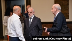 Илустративна фотографија, Премиерот Димитар Ковачевски, претседателот на Собранието Талат Џафери и Јавниот обвинител Љубомир Јовески во Собрание