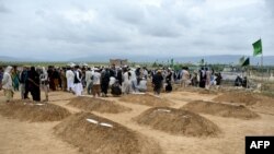 د بغلان د یو شمېر هغو اوسیدونکو قبرونه چې د سېلابونو له امله مړه شول
