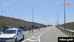 Автомобільна пробка на в'їзді на Керченський міст. Скріншот з відео Крим.Реалії
