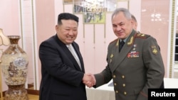 Агентство зазначає, що про злом стало відомо незабаром після візиту до Північної Кореї міністра оборони Росії Сергія Шойгу, який широко висвітлювався