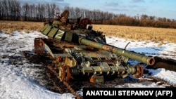 Танк на руската армия, унищожен от силите за отбрана на Украйна.