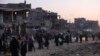 Palestinci raseljeni zbog izraelske zračne i kopnene ofanzive na Pojas Gaze bježe iz dijelova Khan Younisa nakon naredbe izraelske vojske o evakuaciji, 1. jula 2024. 