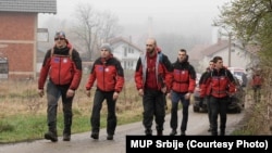U potragu za nestalom dvogodišnjom djevojčicom uključili su se i dobrovoljci u koordinaciji sa policijom, a priključili su se i rudari i pripadnici javnih službi Bora.