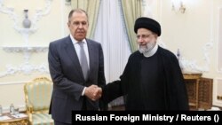 سرگئی لاوروف در دیدار سال ۱۴۰۲ خود با ابراهیم رئیسی در تهران