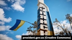«Близько 16:50 в селі Петропавлівка Куп’янського району в цивільну автівку влучив ворожий дрон-камікадзе», – повідомив Олег Синєгубов