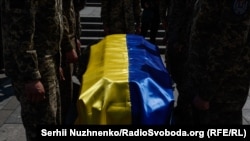 Законопроєкт передбачає, що в разі загибелі чи визнання мертвим військового його репродуктивний матеріал будуть безплатно зберігати протягом трьох років від дня смерті