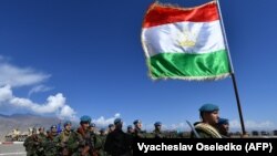 Таджикские военнослужащие на учениях ОДКБ в Кыргызстане