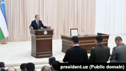 Президент Шавкат Мирзиёев Бухородаги видеоселектор йиғилишида чиқиш қилмоқда, 2023 йил 11 августи