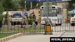 جرمني د روان کال د اګست په ۳۰مه یوه ډله افغان کډوال له خپلې خاورې وایستل او طالبانو له کابل هوايي ډګر څخه به دې بس موټر کې ولېږدول.