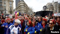 Протестувальники на демонстрації проти плану пенсійної реформи французького уряду в Парижі, 7 березня 2023 року