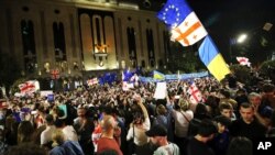 Під час протесту проти законопроєкту про «іноземних агентів» у столиці Грузії. Тбілісі, 28 квітня 2024 року