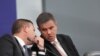 Вицепремиерът по икономическите политики и служебен министър на транспорта и съобщенията Христо Алексиев и министърът на икономиката и индустрията Никола Стоянов.