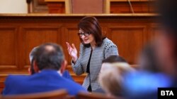 Председателката на парламентарната група на ГЕРБ-СДС Десислава Атанасова