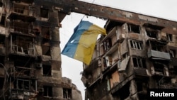 Українські підрозділи чинять опір у приазовському місті майже два місяці