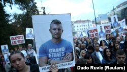 Građani su više puta izlazili na proteste i tražili da se riješi slučaj Dženana Memića