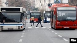 Македонија - Приватни автобуси блокираат крстосница во Скопје, 5 декември 2022
