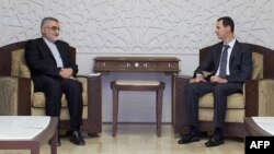 علاء‌الدین بروجردی (چپ)، نماینده مجلس شورای اسلامی ایران، در دیدار با بشار اسد