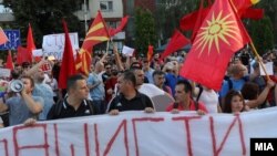 Фотографија од протестите против францускиот предлог