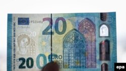 Євро подорожчав на 17 копійок і на 2 вересня його вартість встановлена на рівні 33 гривень 7 копійок
