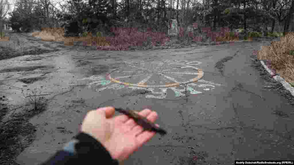 «Колесо фортуни» та уламок від 120-міліметрового снаряда у дитячому таборі відпочинку «Алиє паруса»