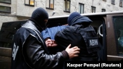 Супрацоўнікі польскіх спэцслужбаў. Ілюстратыўнае фота 