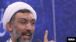مصطفى پورمحمدى در گفت و گو با خبرنگاران از دولت دهم خواسته است تا در اعمال مالى و پولى خود شفاف تر عمل كند.