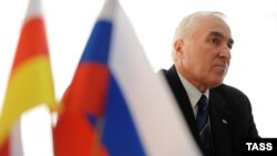 Наиболее значительным и знаковым событием президент считает первый официальный визит в Российскую Федерацию