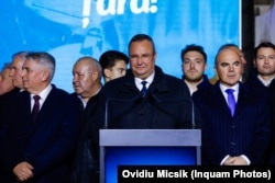 Nicolae Ciucă, alături de doi dintre cei mai apropiați colaboratori de-ai săi, Lucian Bode (stânga) și Rareș Bogdan.