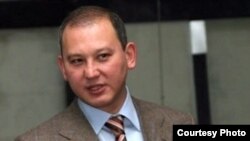 14 жылга соттолгон Муктар Жакишевди бир катар уюмдар "саясий туткун" деп тааныган.