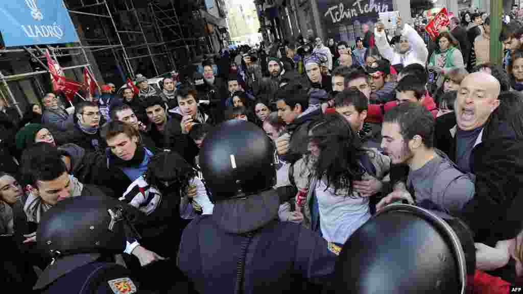 Španjolska - Sukob policije i demonstranata u Madridu, 14. novembar 2012. Foto: AFP / Dominique Faget