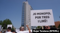 Aktualisht, në vend janë të licencuara 21 kompani furnizuese tregtare, ndërsa një tjetër është në proces licencimi.