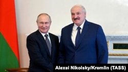 Зустрічі Олександра Лукашенка з Володимиром Путіним (л) є регулярними