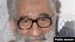 نورعلی تابنده ۸۰ سال سن دارد و از سوی پيروانش، ملقب به «قطب سلسله نعمت اللهی سلطانعلی شاهی گنابادی» است.