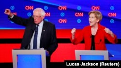 Senatori Berni Sanders i Elizabet Voren