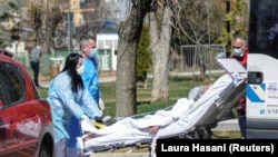 Prevoz pacijenta za kog se sumnja da ima korona virus u Prištini