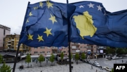 Zastava EU i Kosova u Prištini - Ilustrativna fotografija iz arhive.