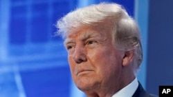 Дональд Трамп вважає звинувачення політично мотивованою спробою зірвати свою передвиборчу кампанію. 