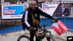 Plakati sa likovima Vojislava Šešelja i Aleksandra Vučića tokom jedne od predizbornih kampanja u Srbiji, arhivska fotografija