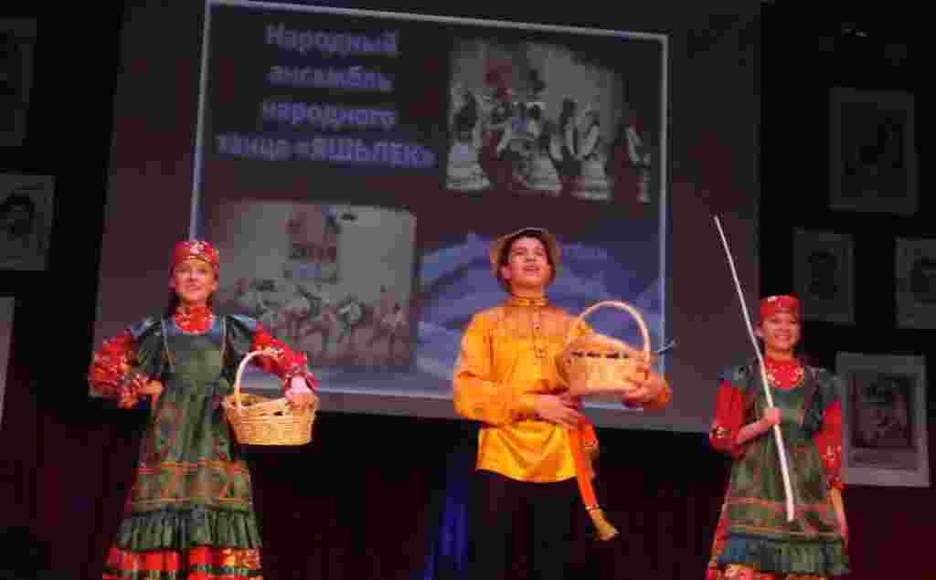 "Яшьлек" бию ансамбле 