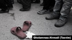 دمپایی یک محکوم به اعدام، دقایقی پس از اجرای حکمش در ملأ عام