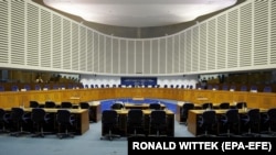 Iz Ministarstva pravde Srbije, koje je odobrilo odluku o ekstradiciji, nisu odgovorili na pitanja RSE zašto je Ali Ahmed Jaafar Mohamed izurčen uprkos meri Evropskog suda za ljudska prava (na fotografiji, 26. januar 2022.), te kako odgovaraju na kritike međunarodnih organizacija.
