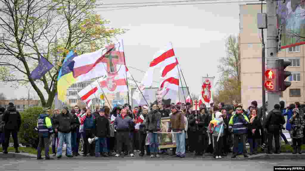 Шэсьце расьцягнулася — затрымкі былі на сьветлафорах, якія давалі на пераход нібыта меней часу, чым звычайна, каля 20 сэкундаў. У дадатак да сьветлафораў пераход рэгулявалі супрацоўнікі міліцыі.