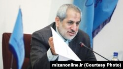دادستان تهران، بدون اشاره به اعتراض‌های بین‌المللی درباره حکم صادره علیه احمدرضا جلالی، فهرستی از اتهامات را متوجه وی کرده است.