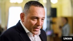 Бужанський пропонує скасувати частину закону про мови, яка вимагає перехід учнів 5-11 класів російськомовних шкіл на українську мову навчання з 1 вересня 2020 року