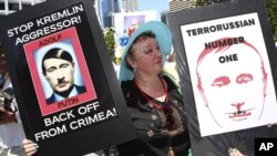 Під час акції протесту в Австралії проти збройної агресії Росії щодо України. Місто Брисбен, 15 листопада 2014 року